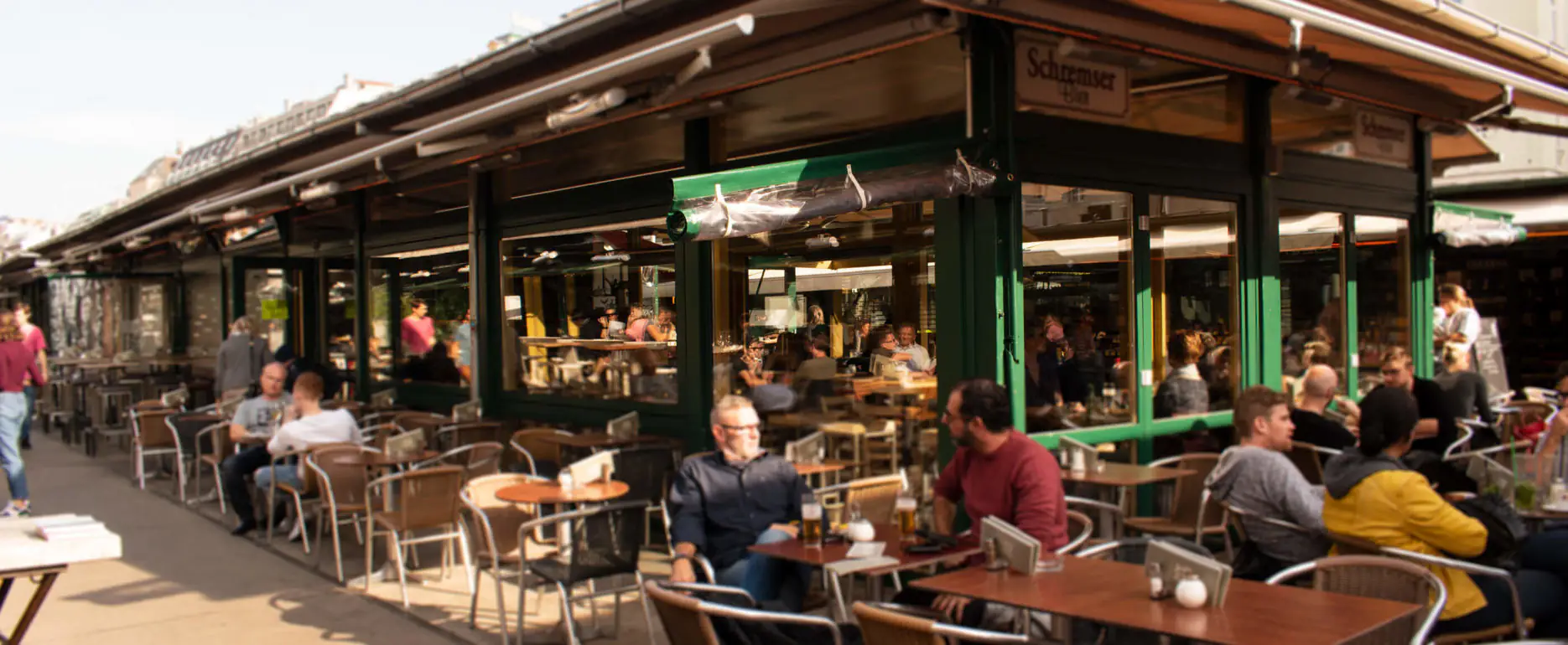 Außenterrasse des Cafe Do-An am Naschmarkt